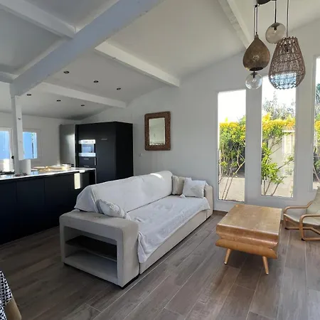 Apartment Lido De La Marana: Beachfront With Private Pool Bastia (Corsica)