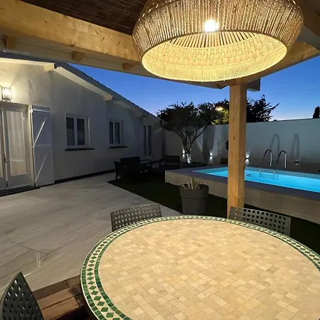 Lido De La Marana: Beachfront With Private Pool Apartment *