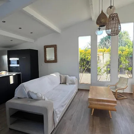 Apartment Lido De La Marana: Beachfront With Private Pool *